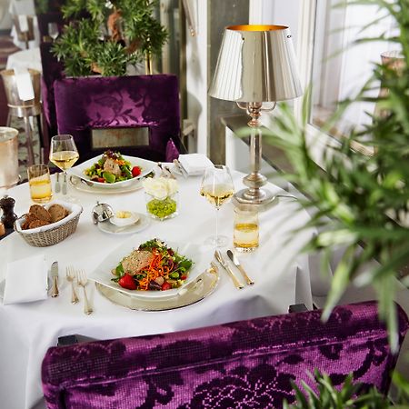 Parkhotel Bremen - Ein Mitglied Der Hommage Luxury Hotels Collection Ngoại thất bức ảnh A table set for dinner