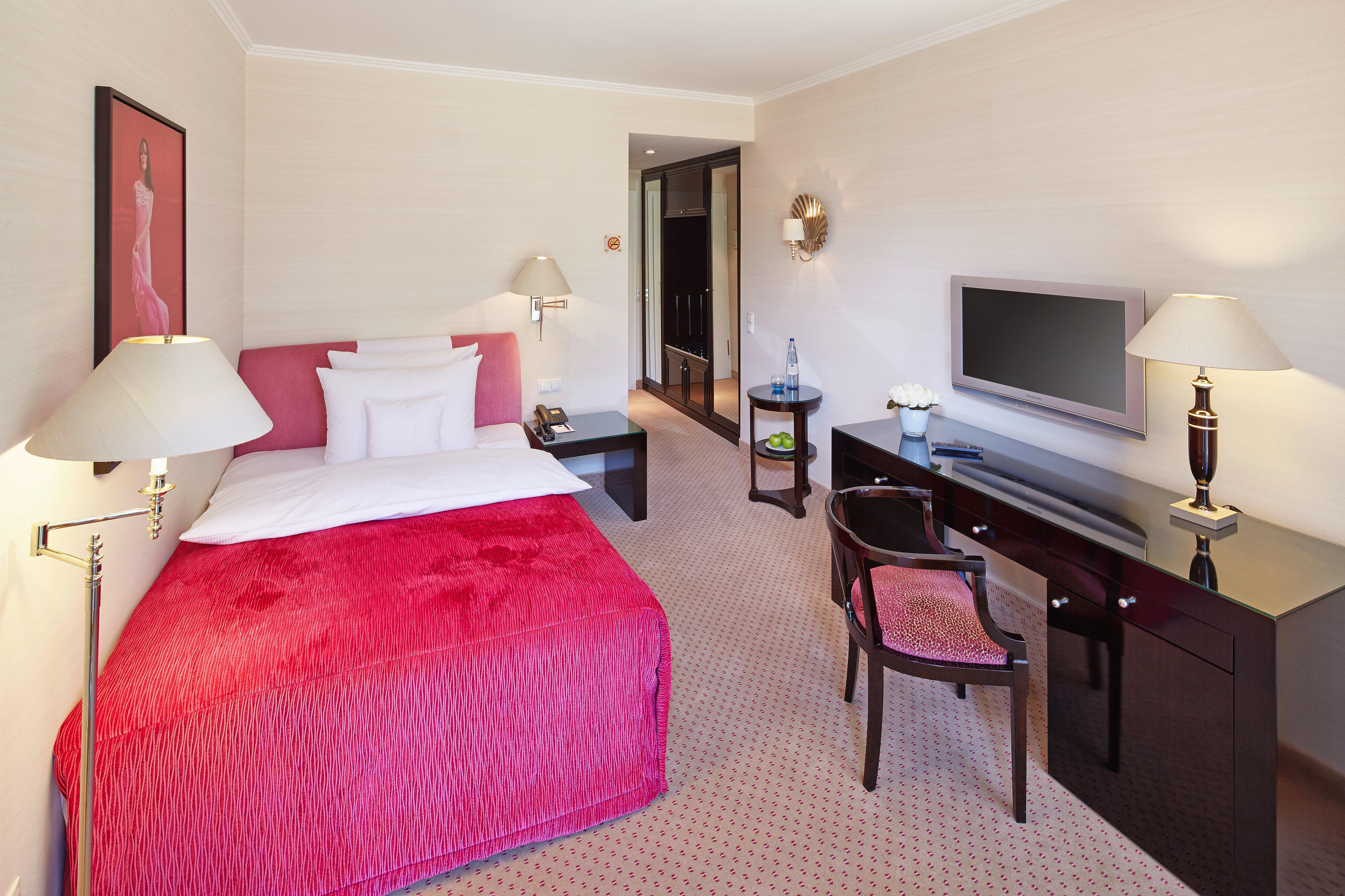 Parkhotel Bremen - Ein Mitglied Der Hommage Luxury Hotels Collection Ngoại thất bức ảnh A room at the InterContinental Wien
