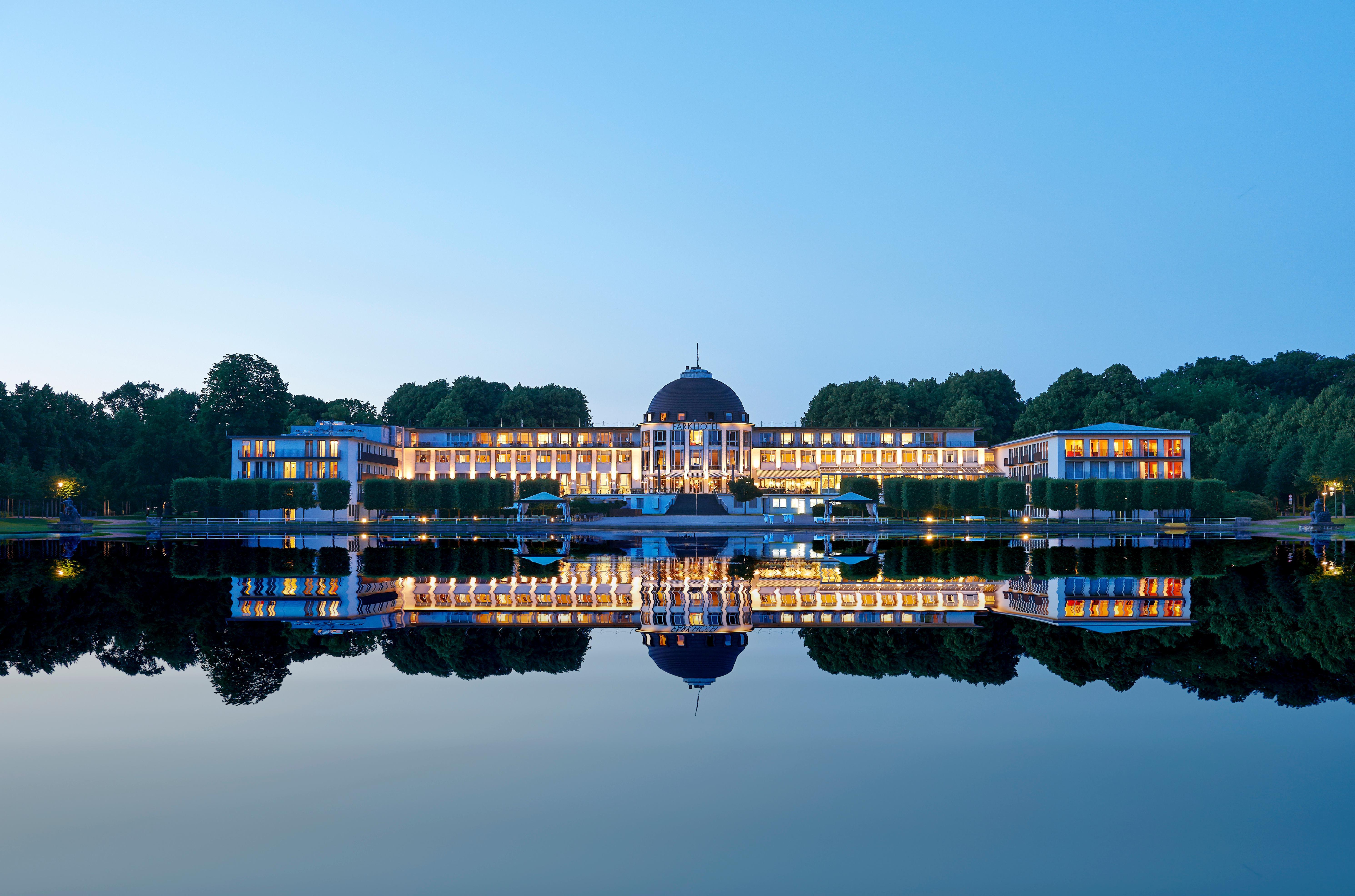 Parkhotel Bremen - Ein Mitglied Der Hommage Luxury Hotels Collection Ngoại thất bức ảnh The hotel at night