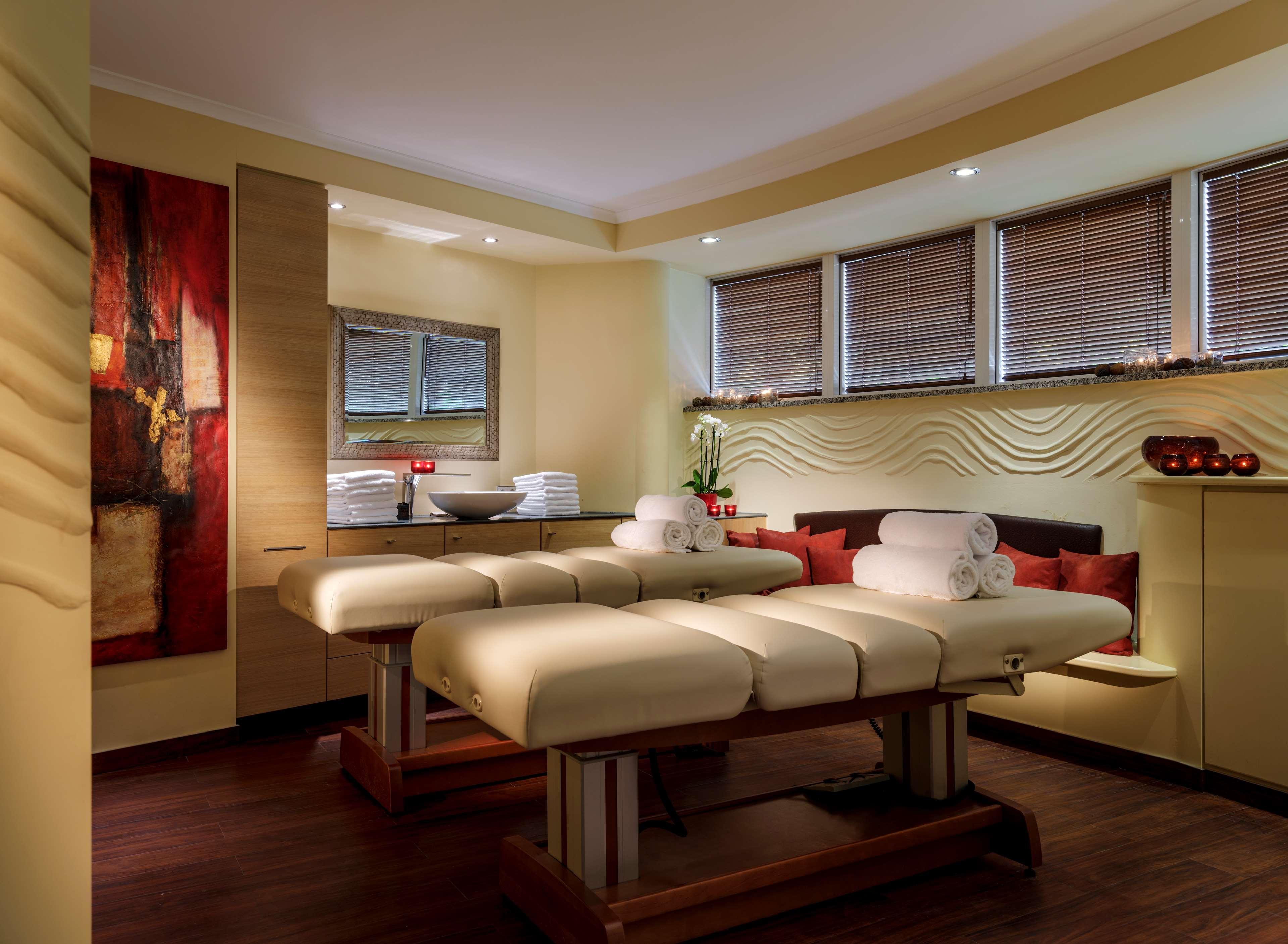 Parkhotel Bremen - Ein Mitglied Der Hommage Luxury Hotels Collection Ngoại thất bức ảnh A treatment room at the spa