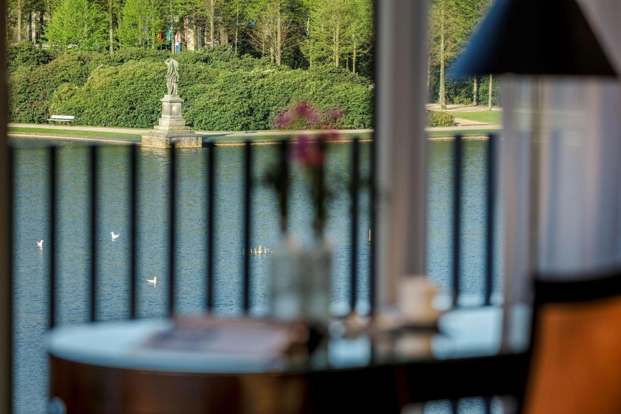 Parkhotel Bremen - Ein Mitglied Der Hommage Luxury Hotels Collection Ngoại thất bức ảnh View of the lake from the hotel