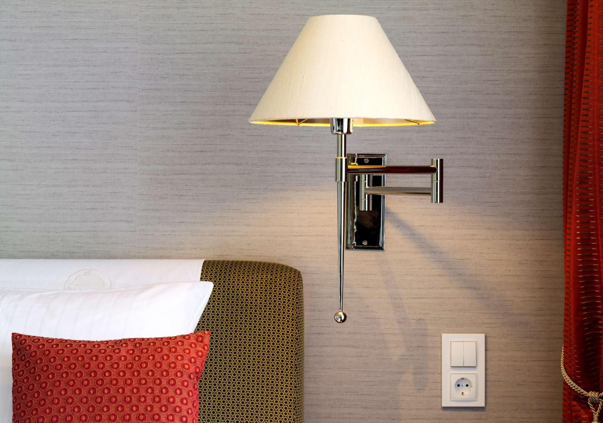 Parkhotel Bremen - Ein Mitglied Der Hommage Luxury Hotels Collection Ngoại thất bức ảnh A wall light